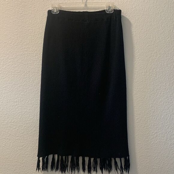 Black winter Knit Skirt - Picture 2 of 5